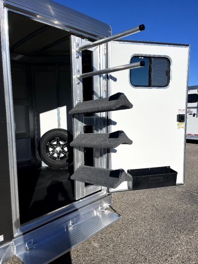 New 2025 Cimarron Trailers 3H BP RTG Horse Trailer