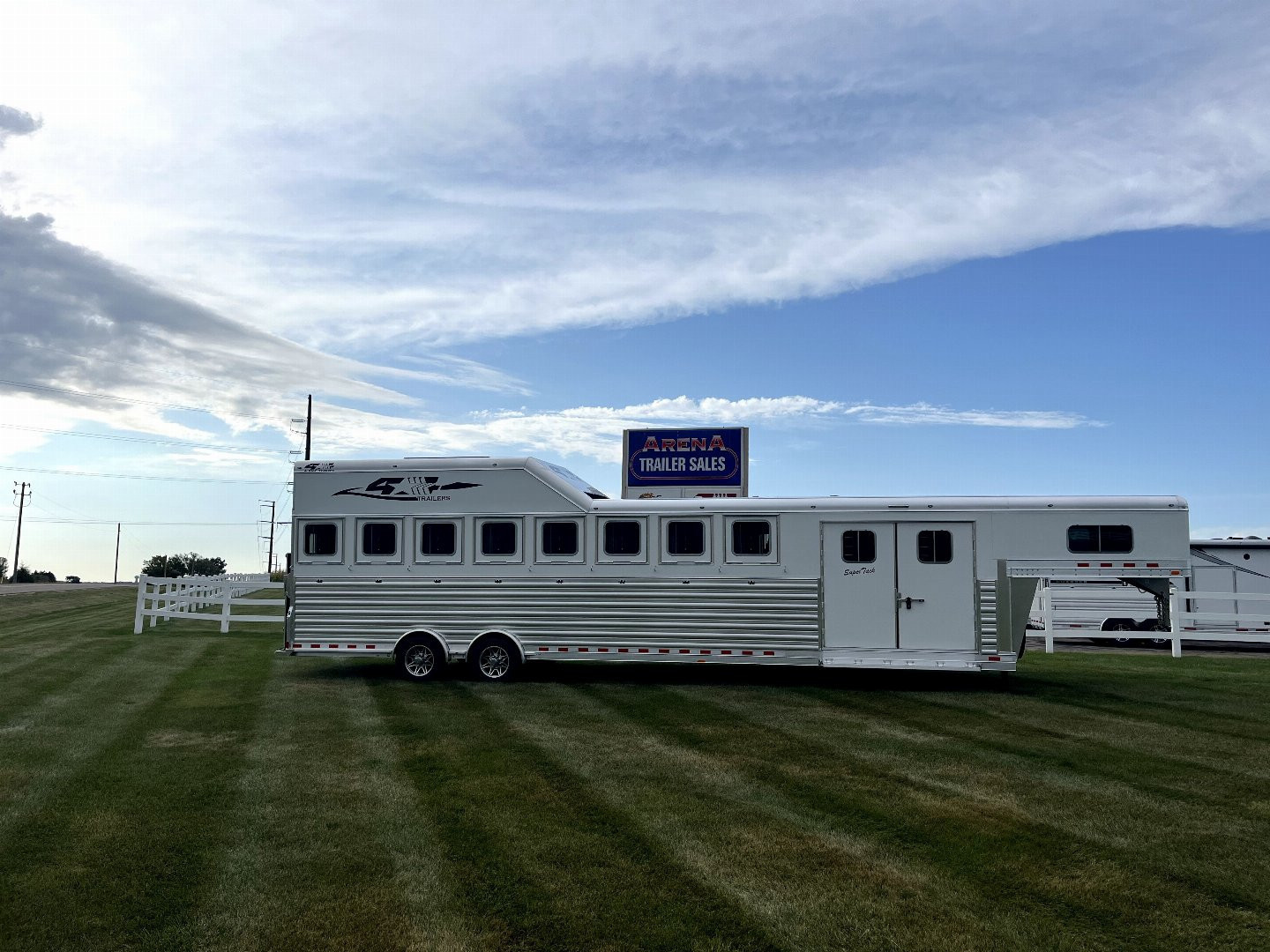 New 2025 4-Star Trailers 8H Super Tack GN Horse Trailer