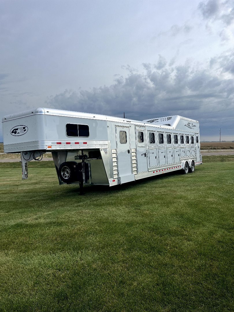 New 2025 4-Star Trailers 8H Super Tack GN Horse Trailer