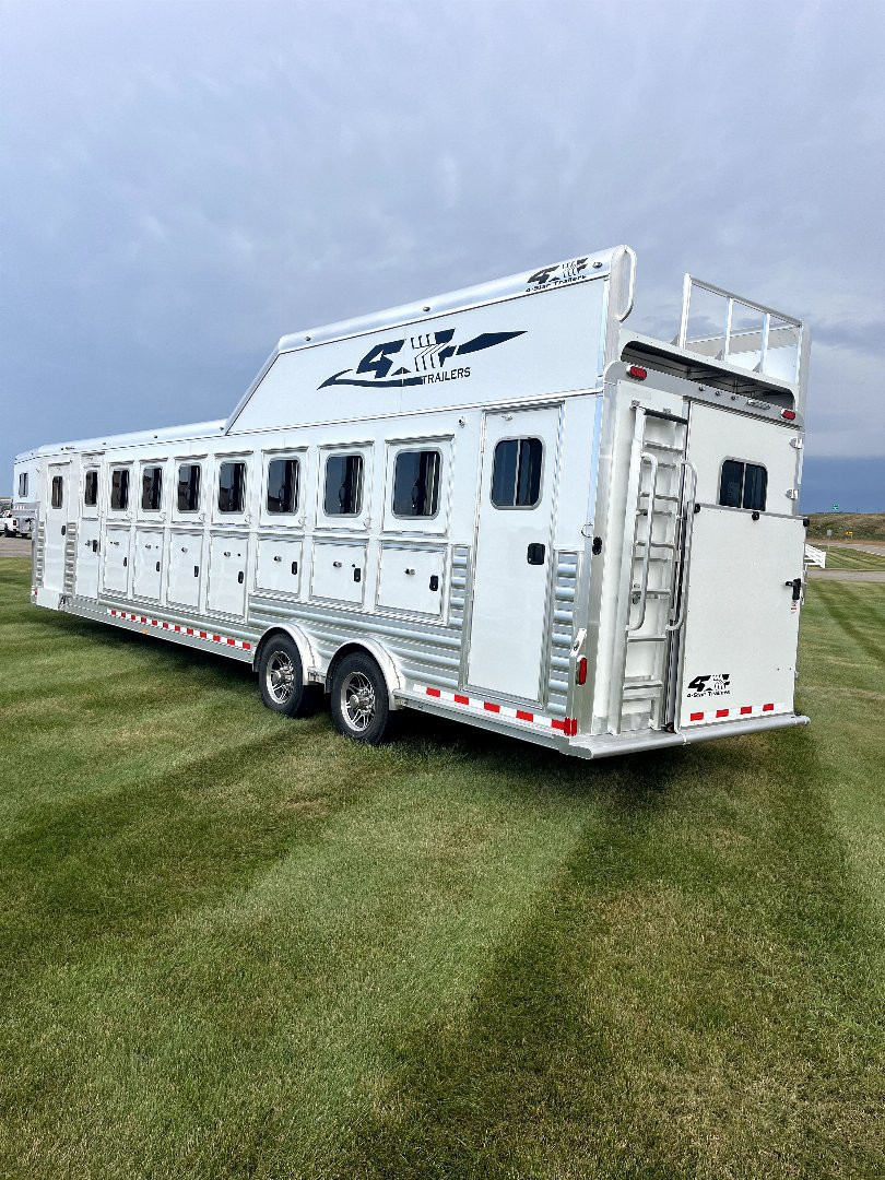 New 2025 4-Star Trailers 8H Super Tack GN Horse Trailer