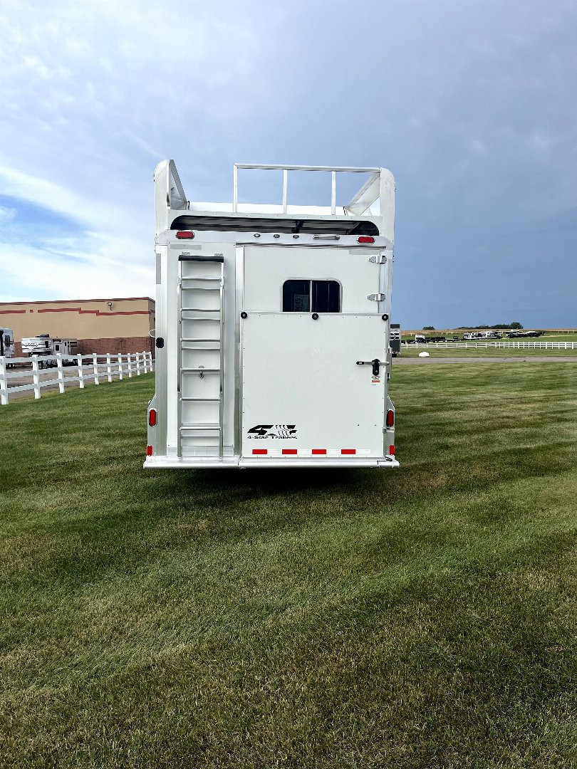 New 2025 4-Star Trailers 8H Super Tack GN Horse Trailer