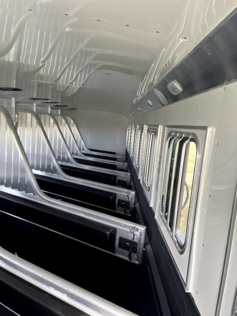 New 2025 4-Star Trailers 8H Super Tack GN Horse Trailer