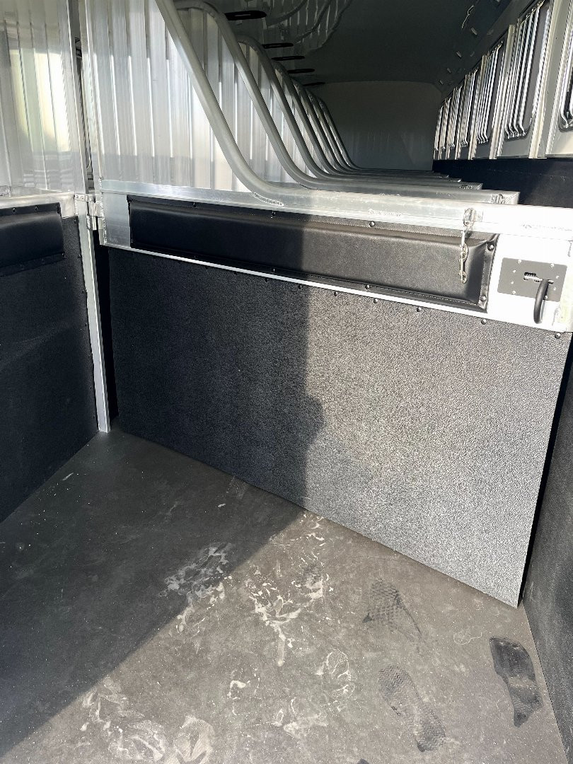 New 2025 4-Star Trailers 8H Super Tack GN Horse Trailer