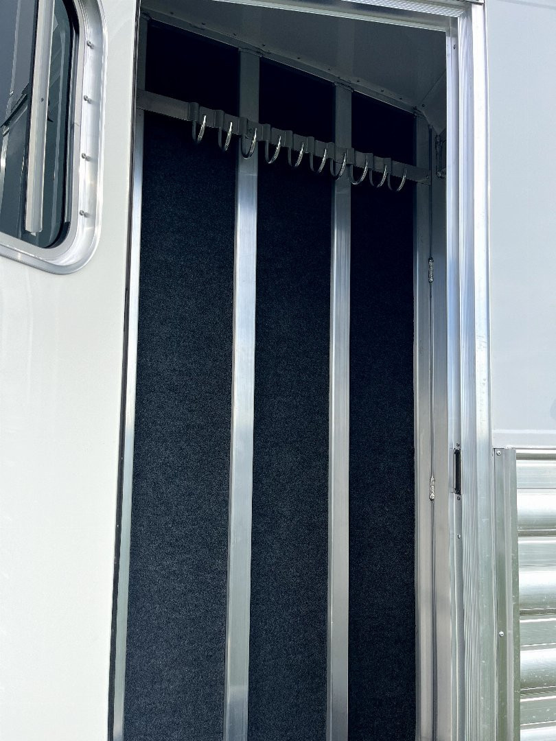 New 2025 4-Star Trailers 8H Super Tack GN Horse Trailer
