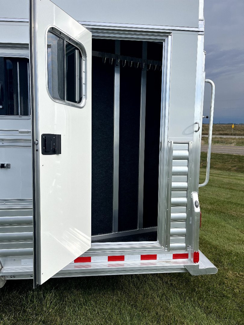 New 2025 4-Star Trailers 8H Super Tack GN Horse Trailer