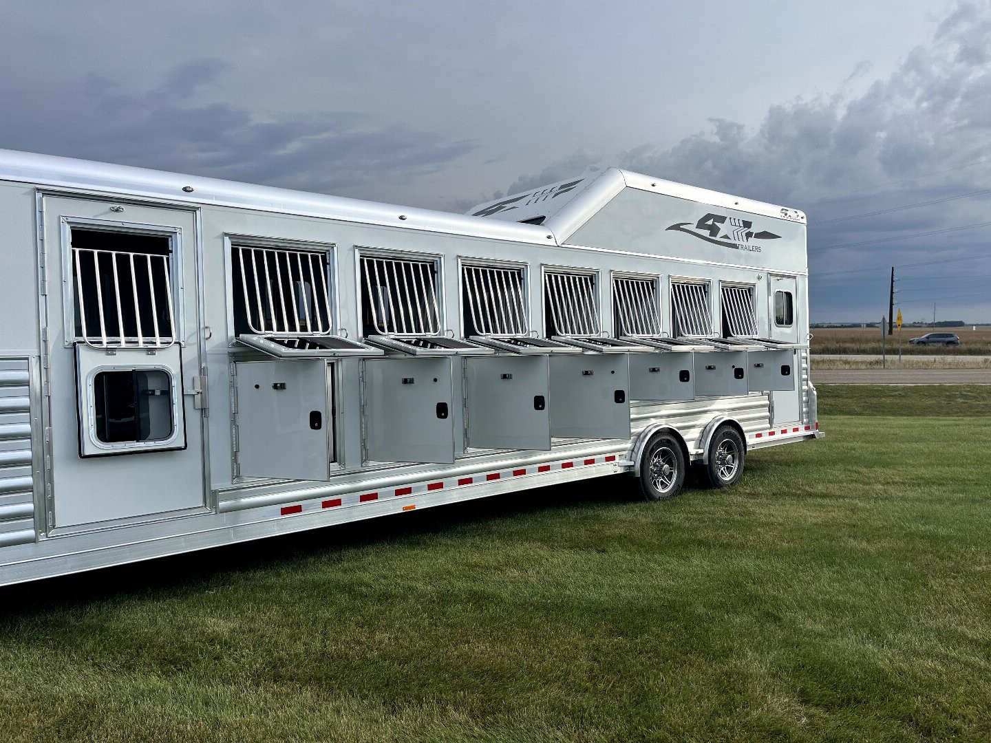 New 2025 4-Star Trailers 8H Super Tack GN Horse Trailer