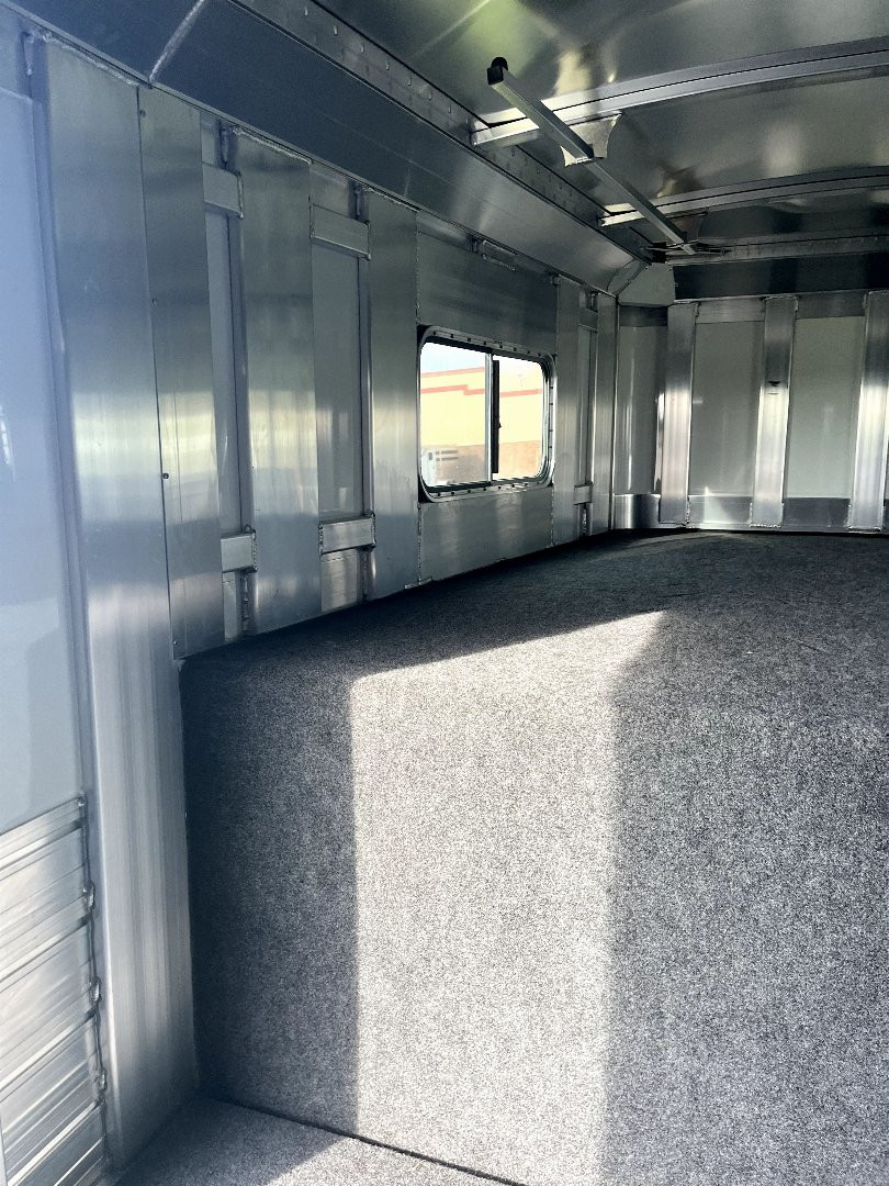 New 2025 4-Star Trailers 8H Super Tack GN Horse Trailer