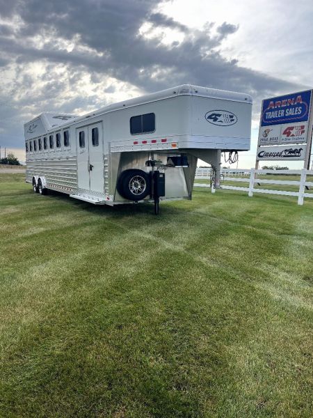 New 2025 4-Star Trailers 8H Super Tack GN Horse Trailer