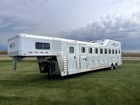 New 2025 4-Star Trailers 8H Super Tack GN Horse Trailer