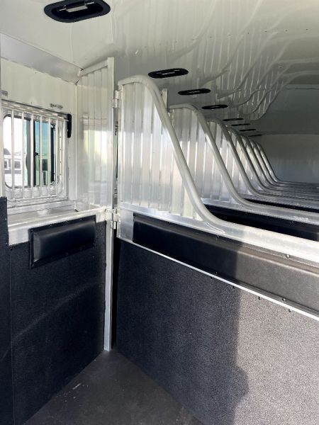 New 2025 4-Star Trailers 8H Super Tack GN Horse Trailer