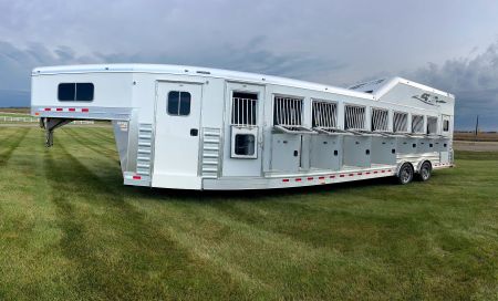 New 2025 4-Star Trailers 8H Super Tack GN Horse Trailer