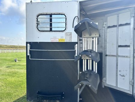 Used 2000 Sundowner 3H LQ w/ Midtack Horse Trailer