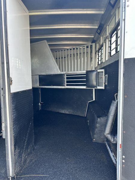 Used 2000 Sundowner 3H LQ w/ Midtack Horse Trailer