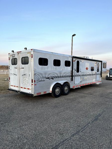 Used 2000 Sundowner 3H LQ w/ Midtack Horse Trailer