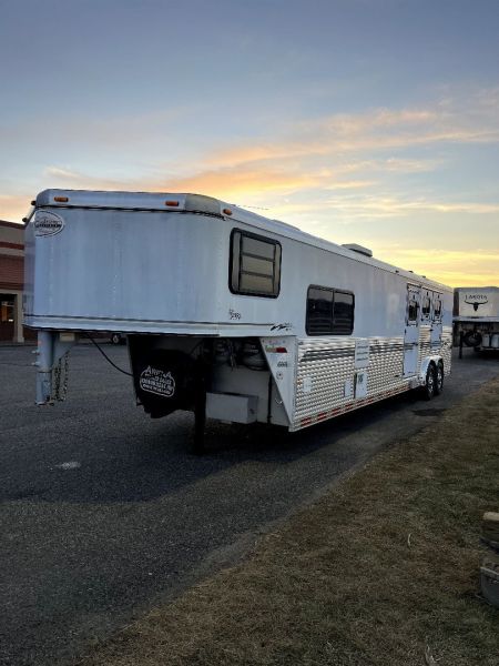Used 2000 Sundowner 3H LQ w/ Midtack Horse Trailer
