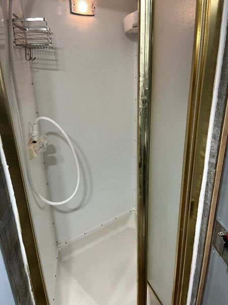 Used 2000 Sundowner 3H LQ w/ Midtack Horse Trailer