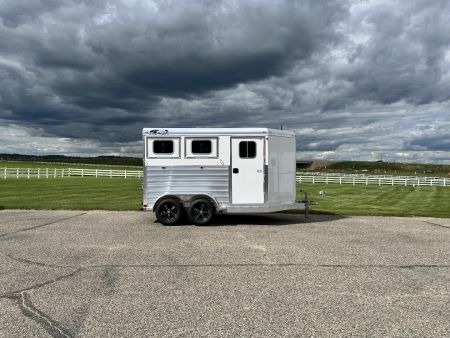 New 2025 4-Star Trailers 2H BP Horse Trailer - DEMO