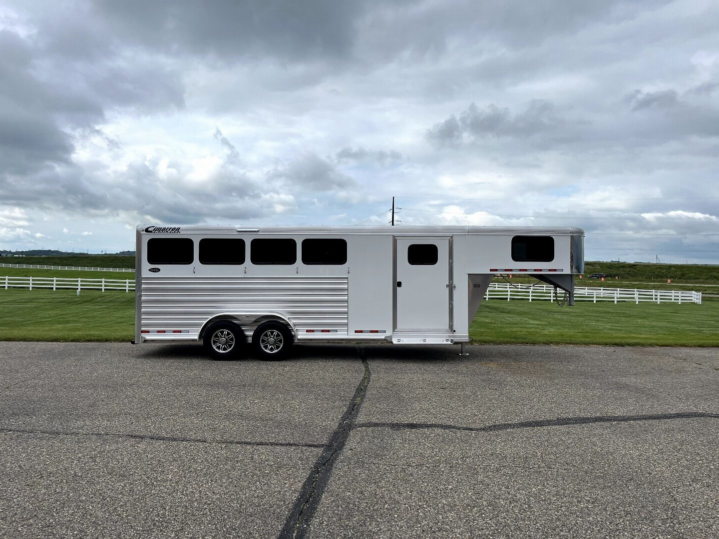 New 2025 Cimarron Trailers 4H GN RTG Horse Trailer