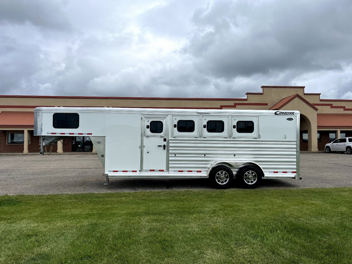 New 2025 Cimarron Trailers 4H GN RTG Horse Trailer