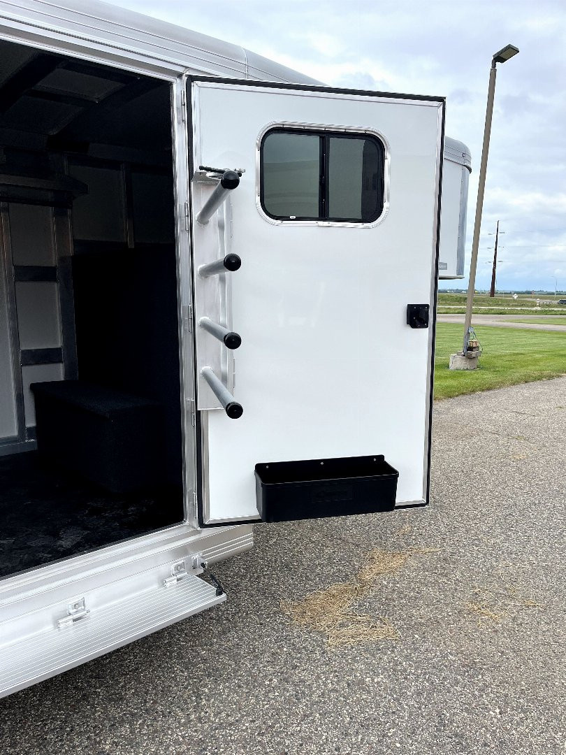 New 2025 Cimarron Trailers 4H GN RTG Horse Trailer
