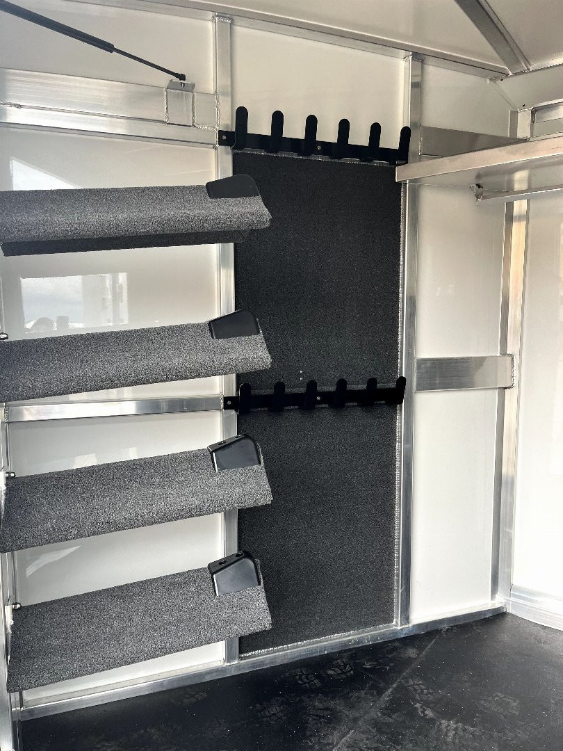 New 2025 Cimarron Trailers 4H GN RTG Horse Trailer