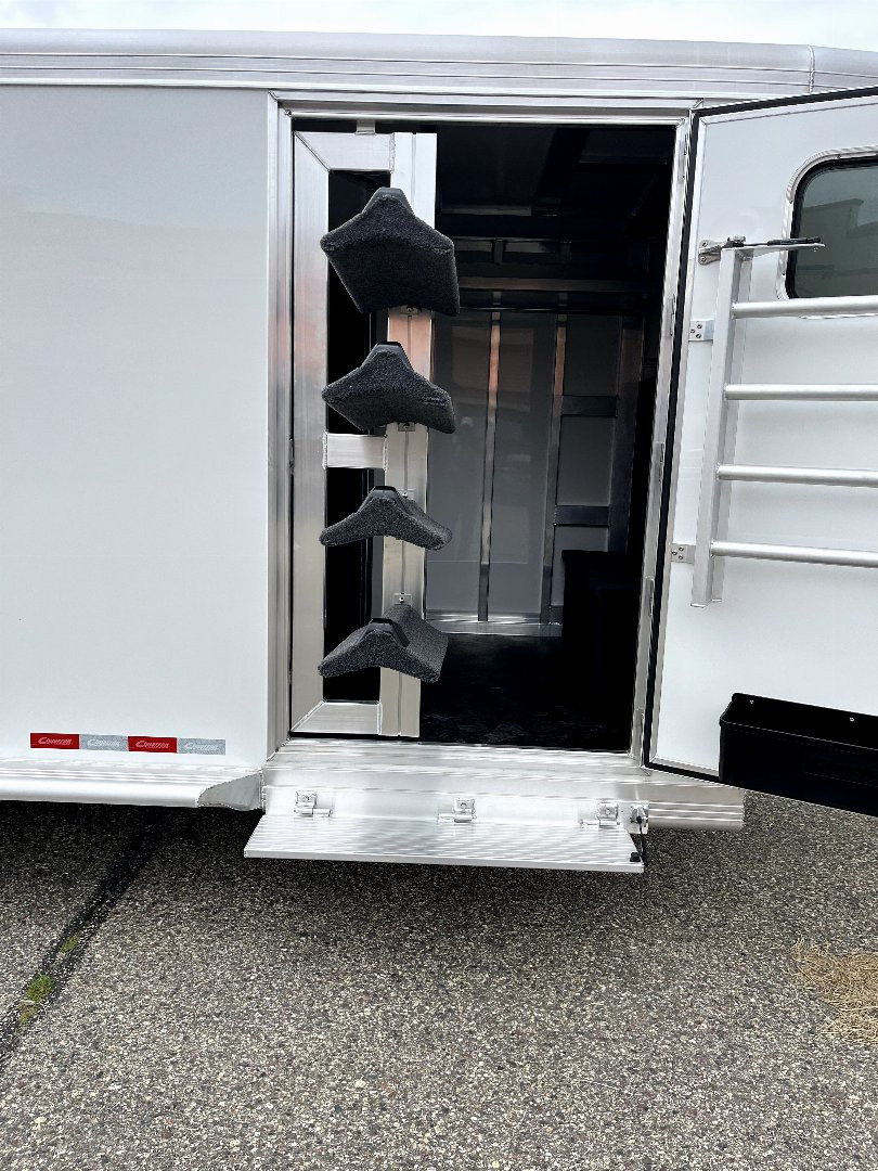 New 2025 Cimarron Trailers 4H GN RTG Horse Trailer