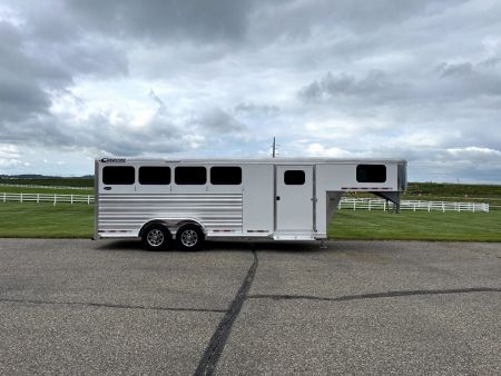 New 2025 Cimarron Trailers 4H GN RTG Horse Trailer