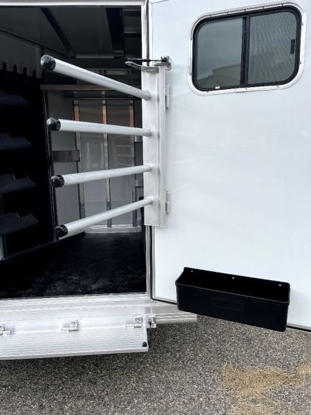 New 2025 Cimarron Trailers 4H GN RTG Horse Trailer