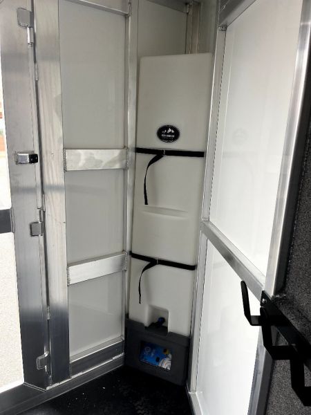 New 2025 Cimarron Trailers 4H GN RTG Horse Trailer