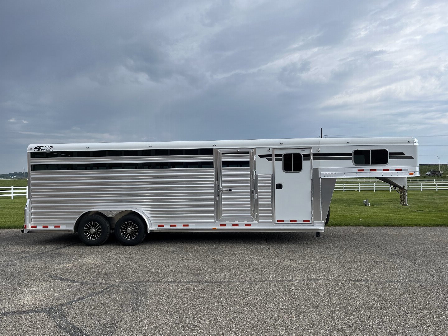 New 2025 4-Star Trailers 7'x24' Stock Combo GN Stock / Stock Combo Trailer
