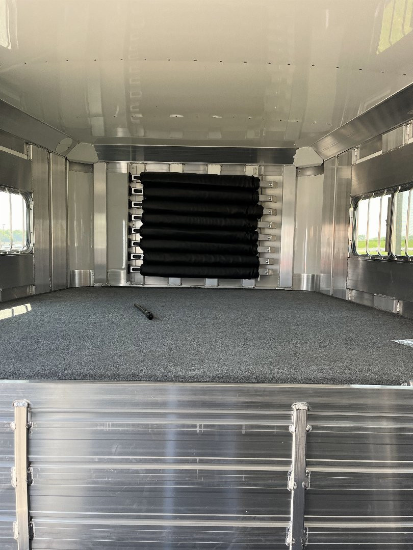 New 2027 4-Star Trailers 6-9 Horse Head to Head Horse Trailer