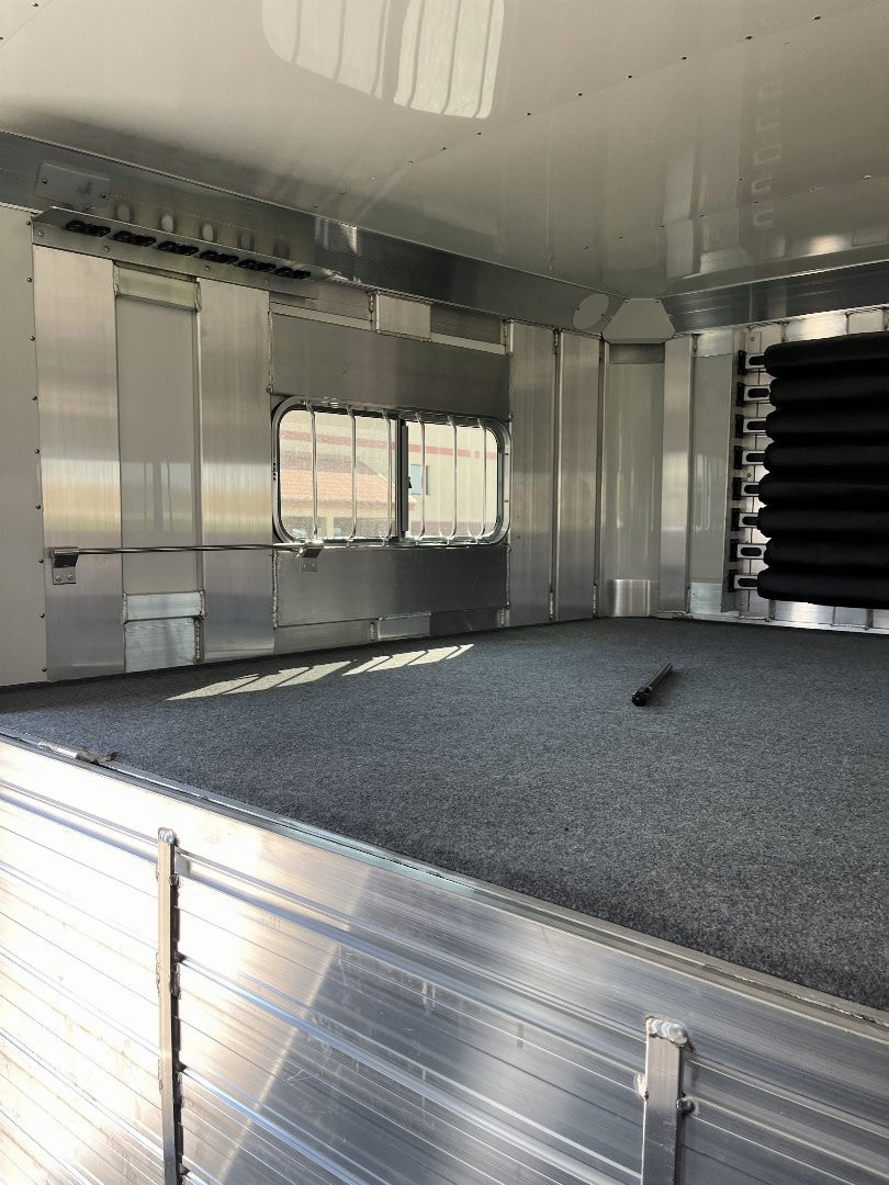 New 2027 4-Star Trailers 6-9 Horse Head to Head Horse Trailer