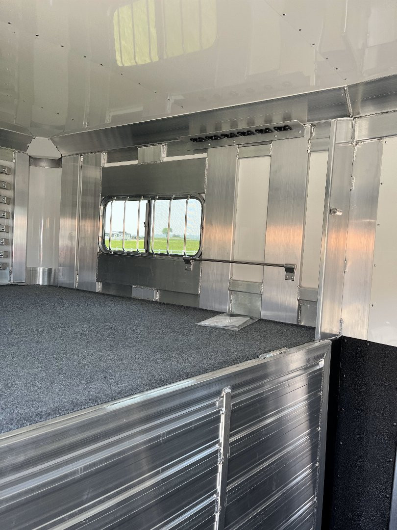 New 2027 4-Star Trailers 6-9 Horse Head to Head Horse Trailer