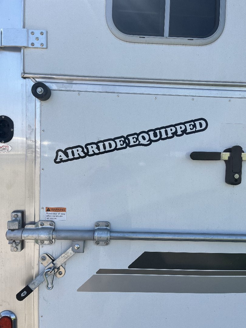 New 2027 4-Star Trailers 6-9 Horse Head to Head Horse Trailer