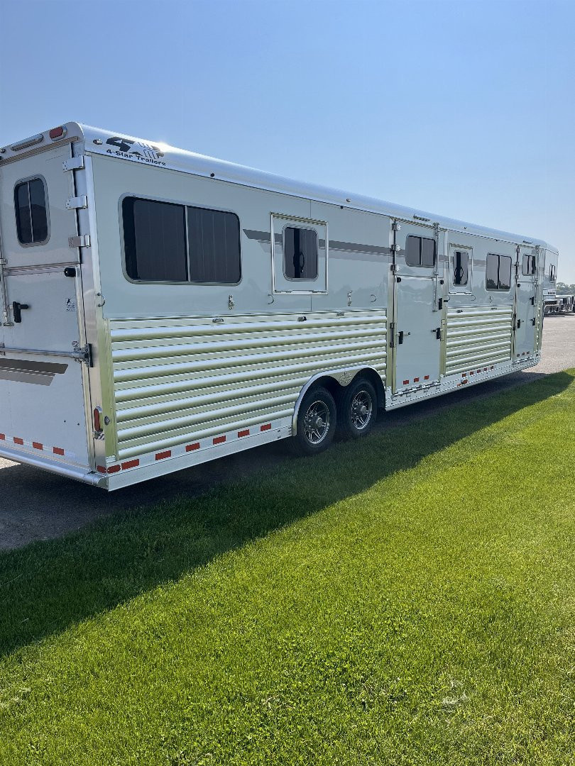 New 2027 4-Star Trailers 6-9 Horse Head to Head Horse Trailer