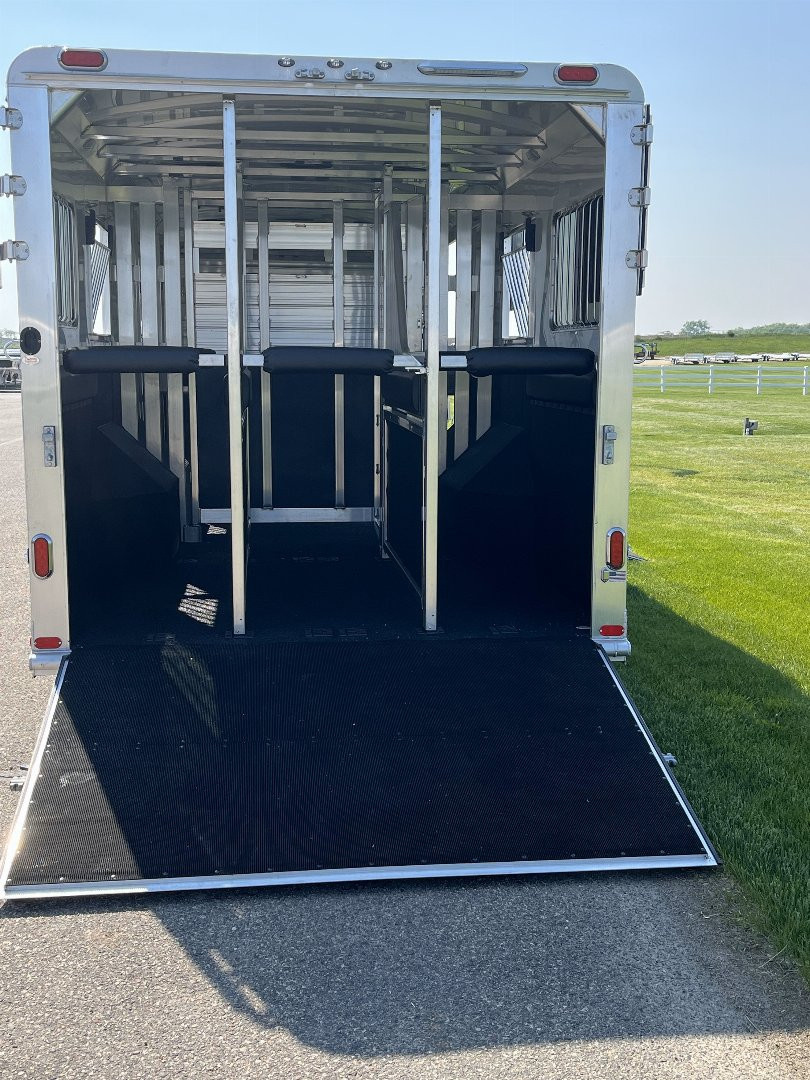 New 2027 4-Star Trailers 6-9 Horse Head to Head Horse Trailer