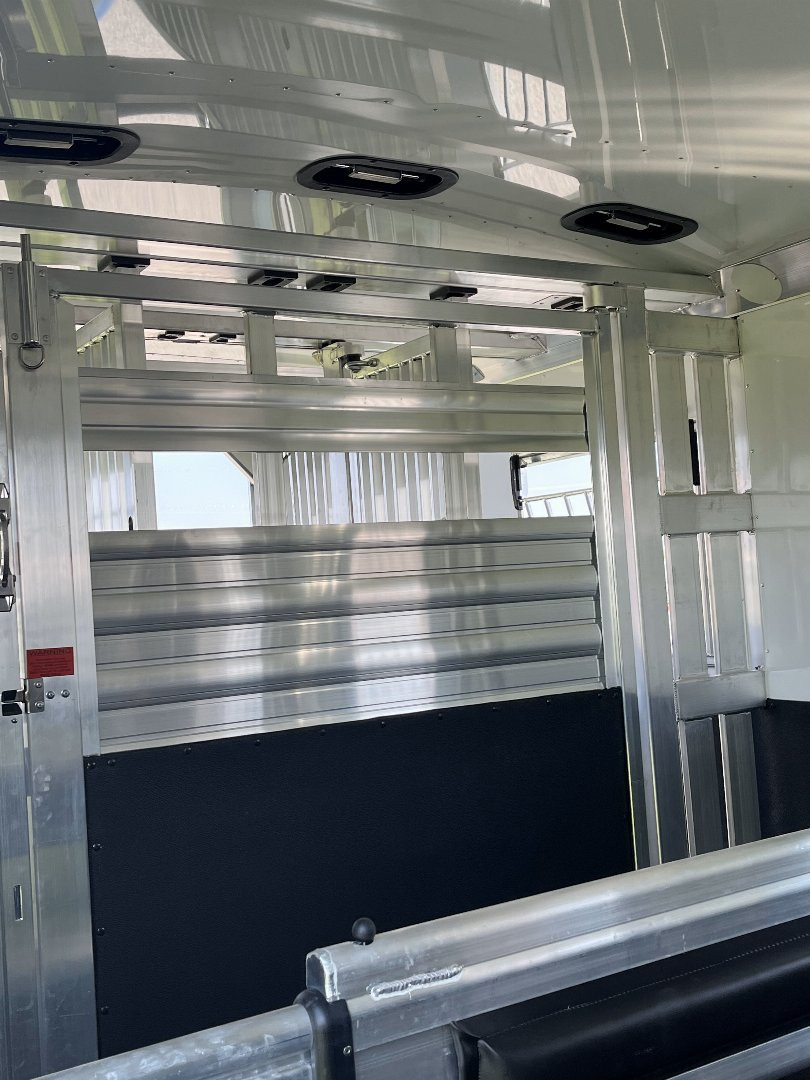 New 2027 4-Star Trailers 6-9 Horse Head to Head Horse Trailer