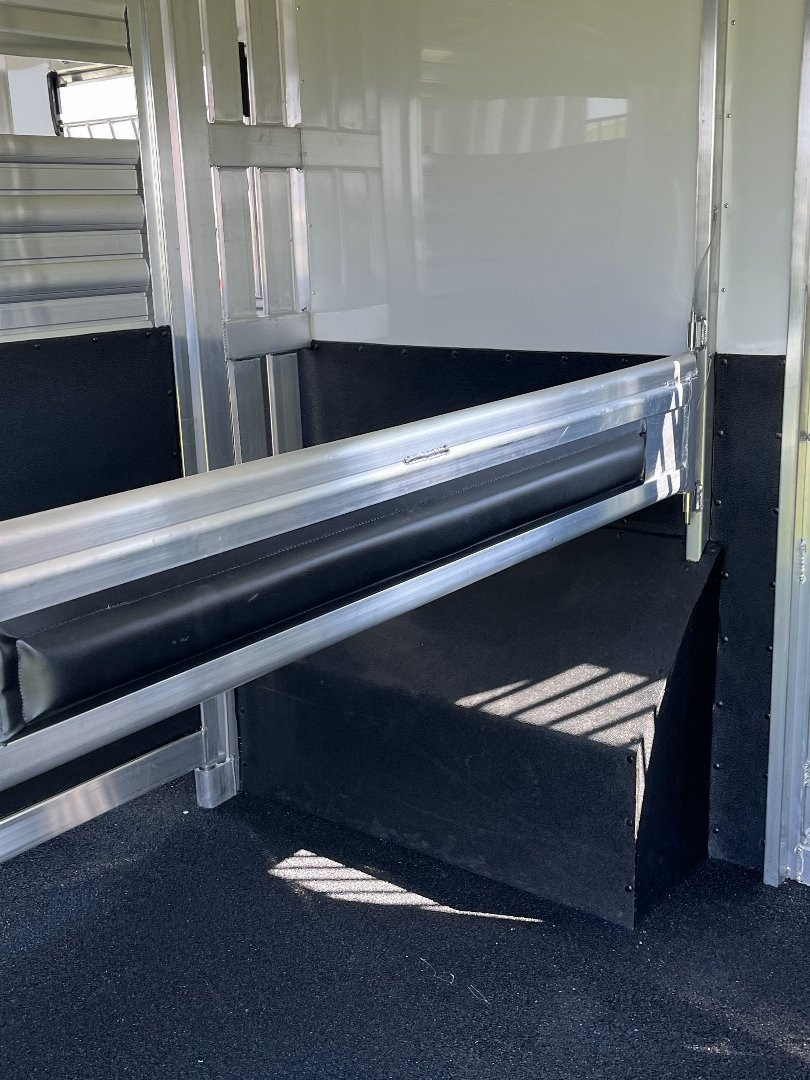 New 2027 4-Star Trailers 6-9 Horse Head to Head Horse Trailer