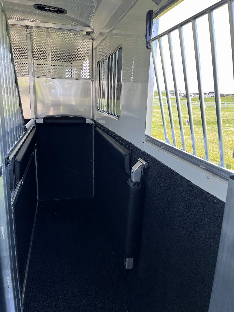 New 2027 4-Star Trailers 6-9 Horse Head to Head Horse Trailer