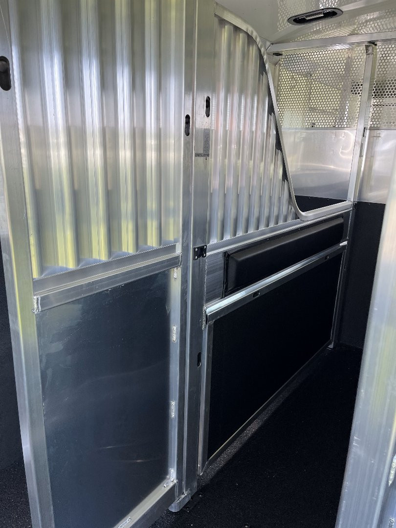 New 2027 4-Star Trailers 6-9 Horse Head to Head Horse Trailer