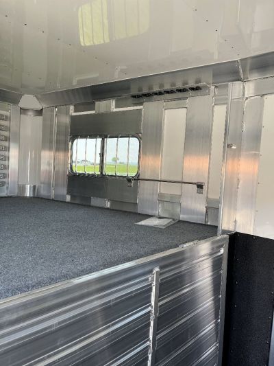 New 2027 4-Star Trailers 6-9 Horse Head to Head Horse Trailer