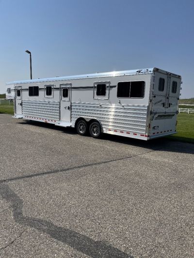 New 2027 4-Star Trailers 6-9 Horse Head to Head Horse Trailer
