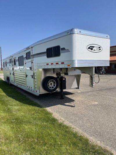 New 2027 4-Star Trailers 6-9 Horse Head to Head Horse Trailer