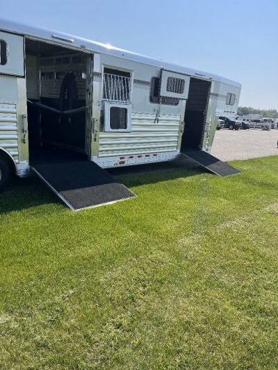 New 2027 4-Star Trailers 6-9 Horse Head to Head Horse Trailer