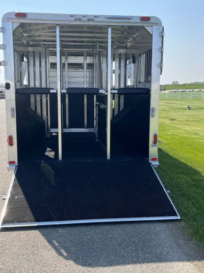New 2027 4-Star Trailers 6-9 Horse Head to Head Horse Trailer
