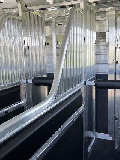 New 2027 4-Star Trailers 6-9 Horse Head to Head Horse Trailer