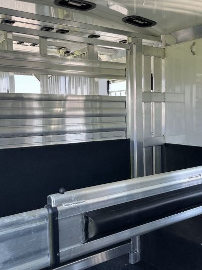New 2027 4-Star Trailers 6-9 Horse Head to Head Horse Trailer