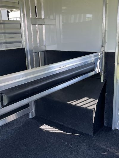 New 2027 4-Star Trailers 6-9 Horse Head to Head Horse Trailer