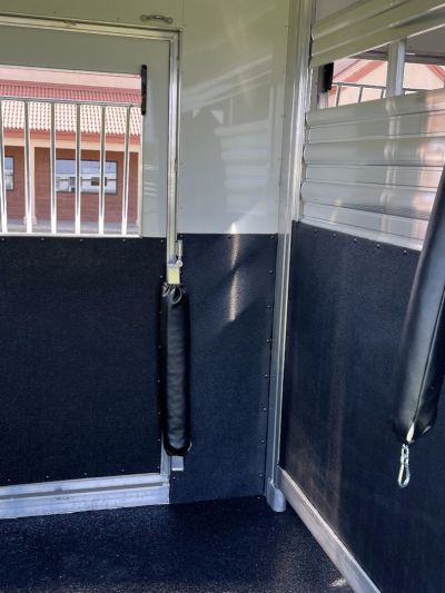 New 2027 4-Star Trailers 6-9 Horse Head to Head Horse Trailer