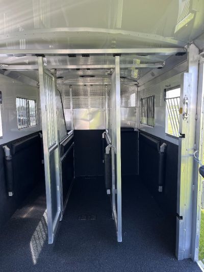 New 2027 4-Star Trailers 6-9 Horse Head to Head Horse Trailer
